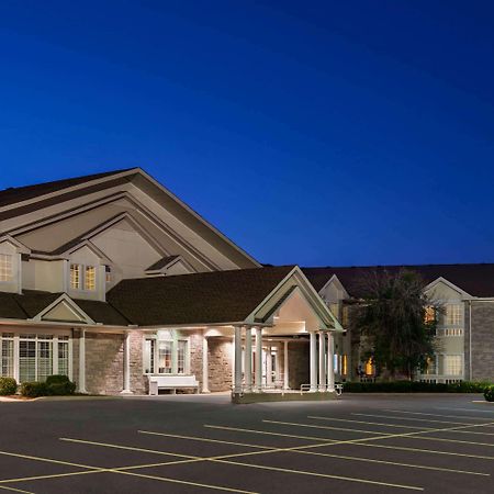 Days Inn By Wyndham Guelph Bagian luar foto