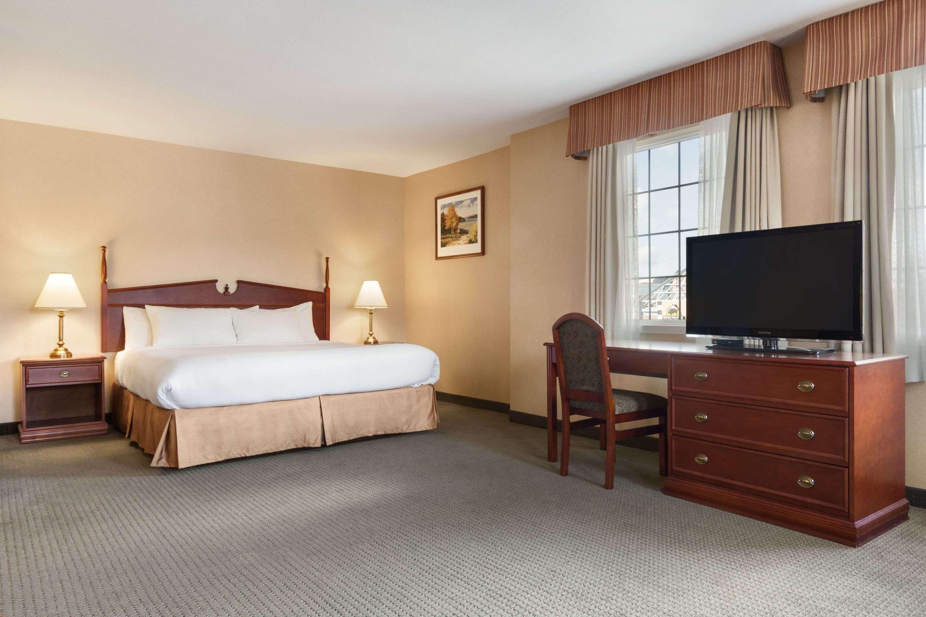 Days Inn By Wyndham Guelph Bagian luar foto