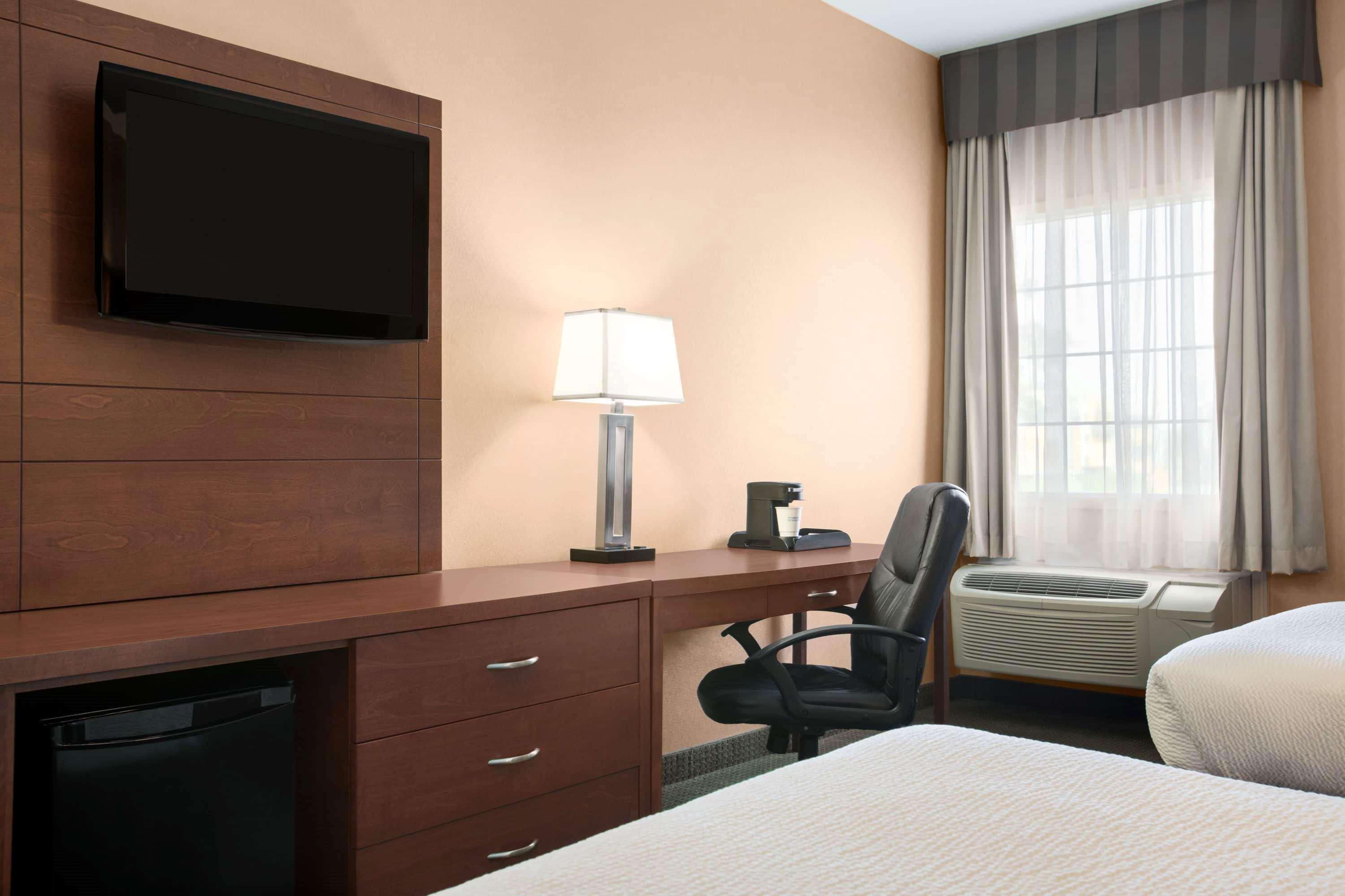 Days Inn By Wyndham Guelph Bagian luar foto