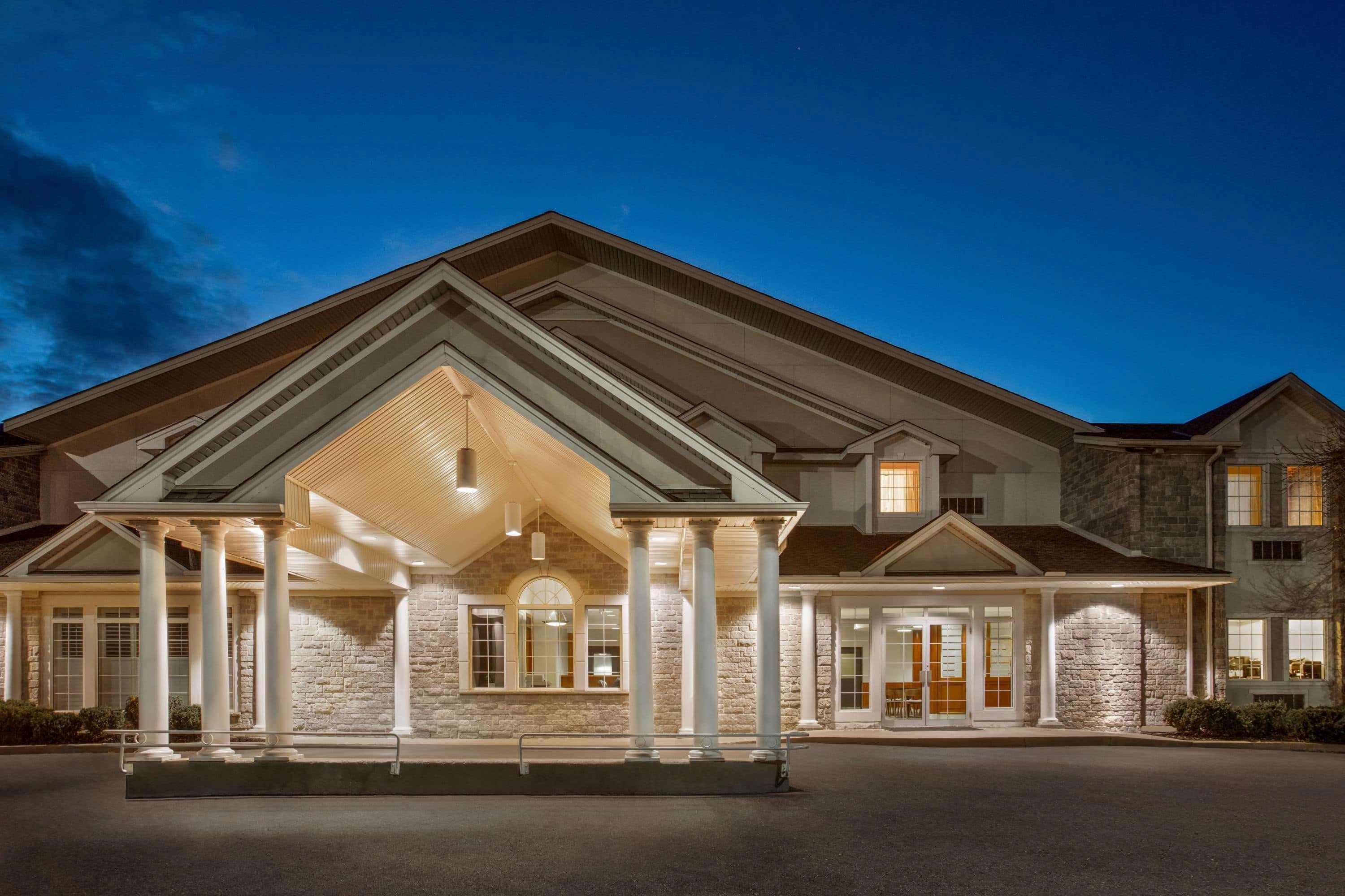 Days Inn By Wyndham Guelph Bagian luar foto