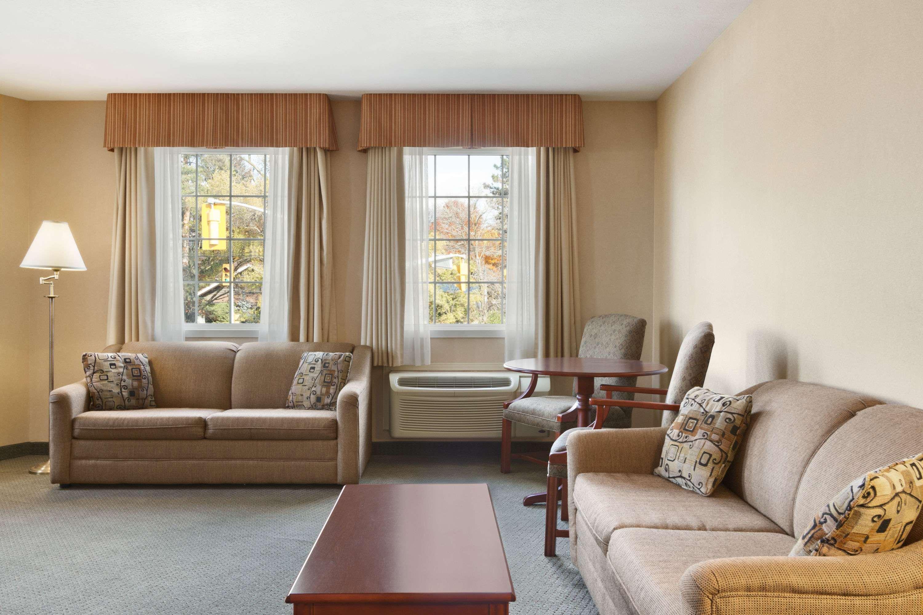 Days Inn By Wyndham Guelph Bagian luar foto