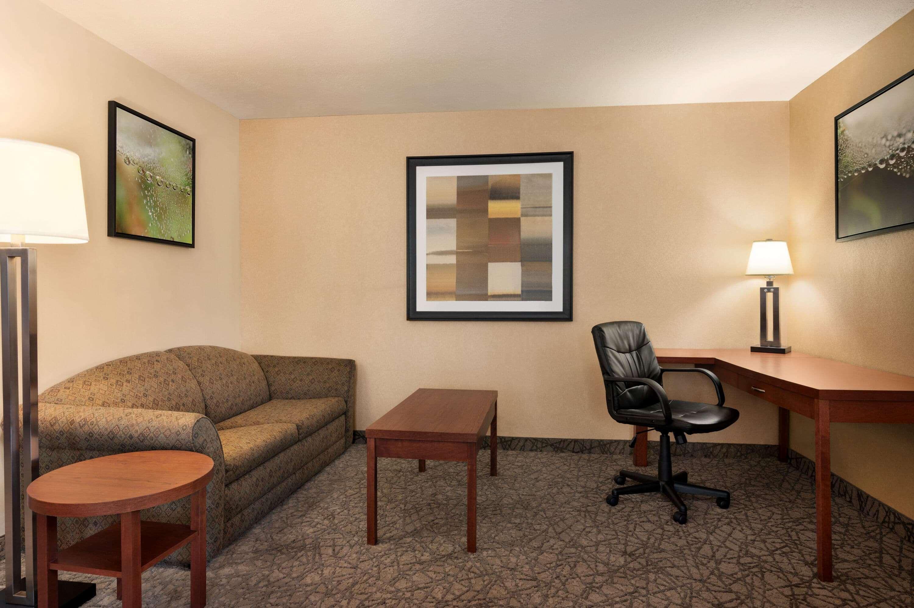Days Inn By Wyndham Guelph Bagian luar foto