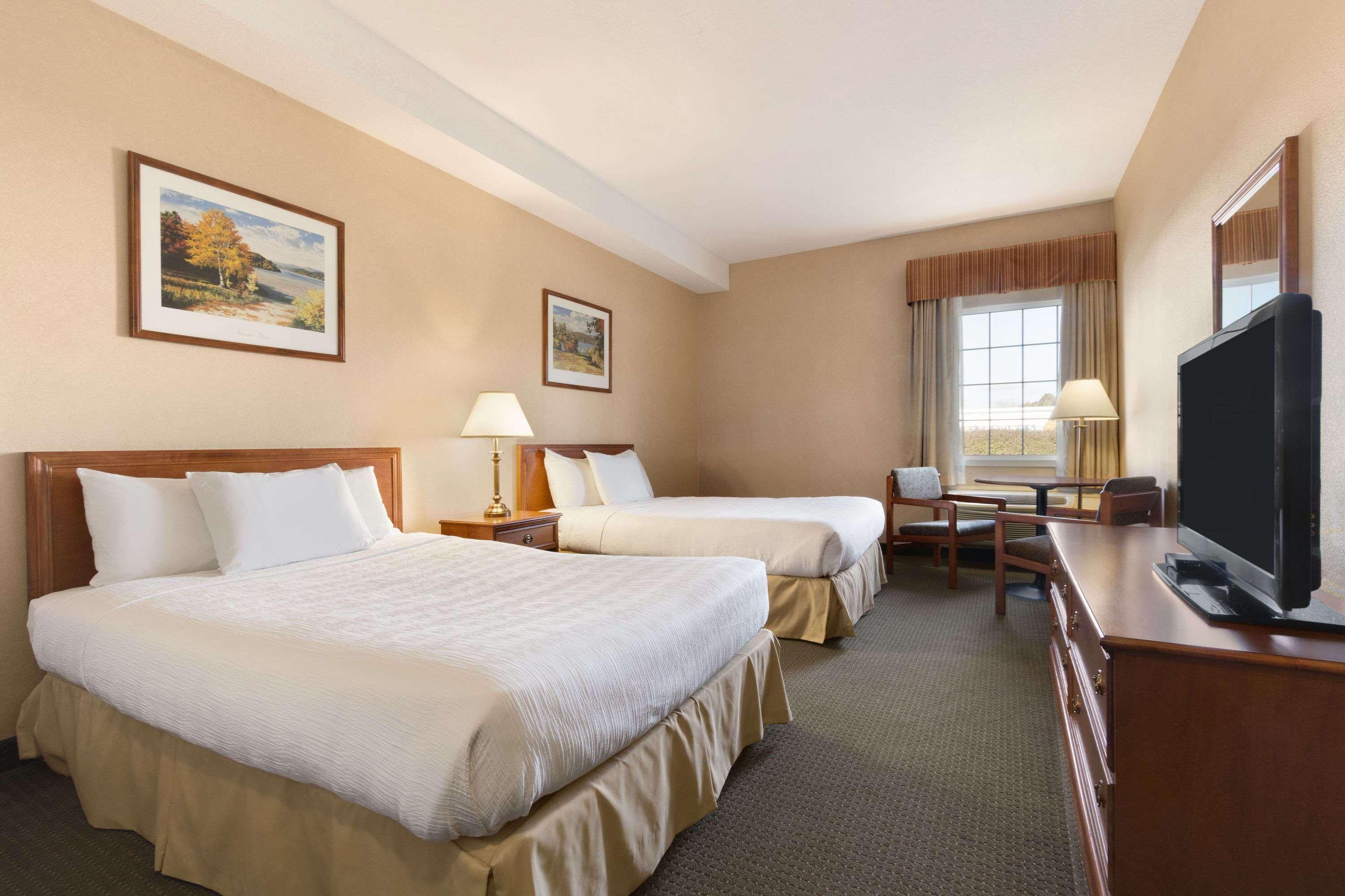Days Inn By Wyndham Guelph Bagian luar foto