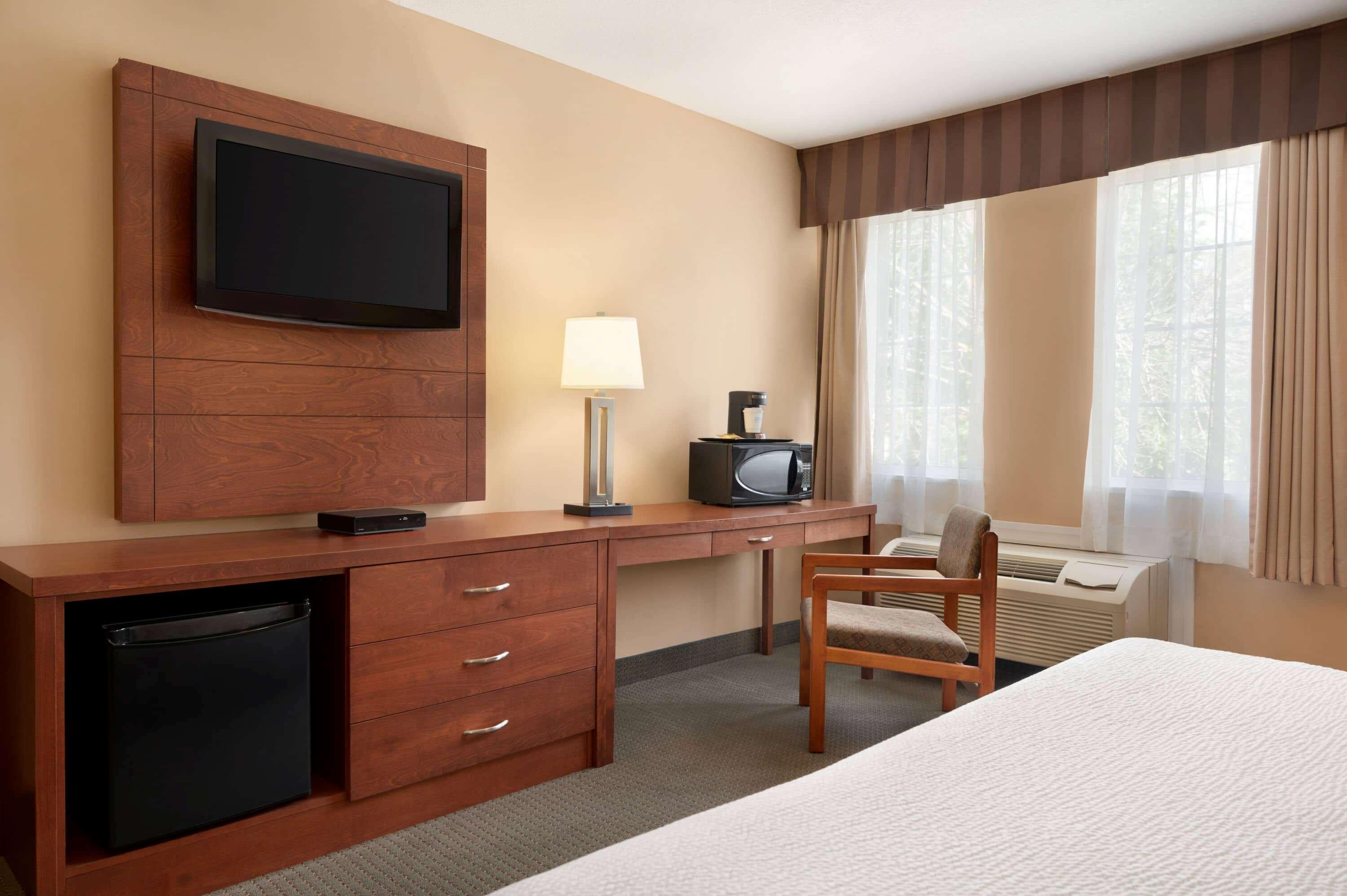Days Inn By Wyndham Guelph Bagian luar foto