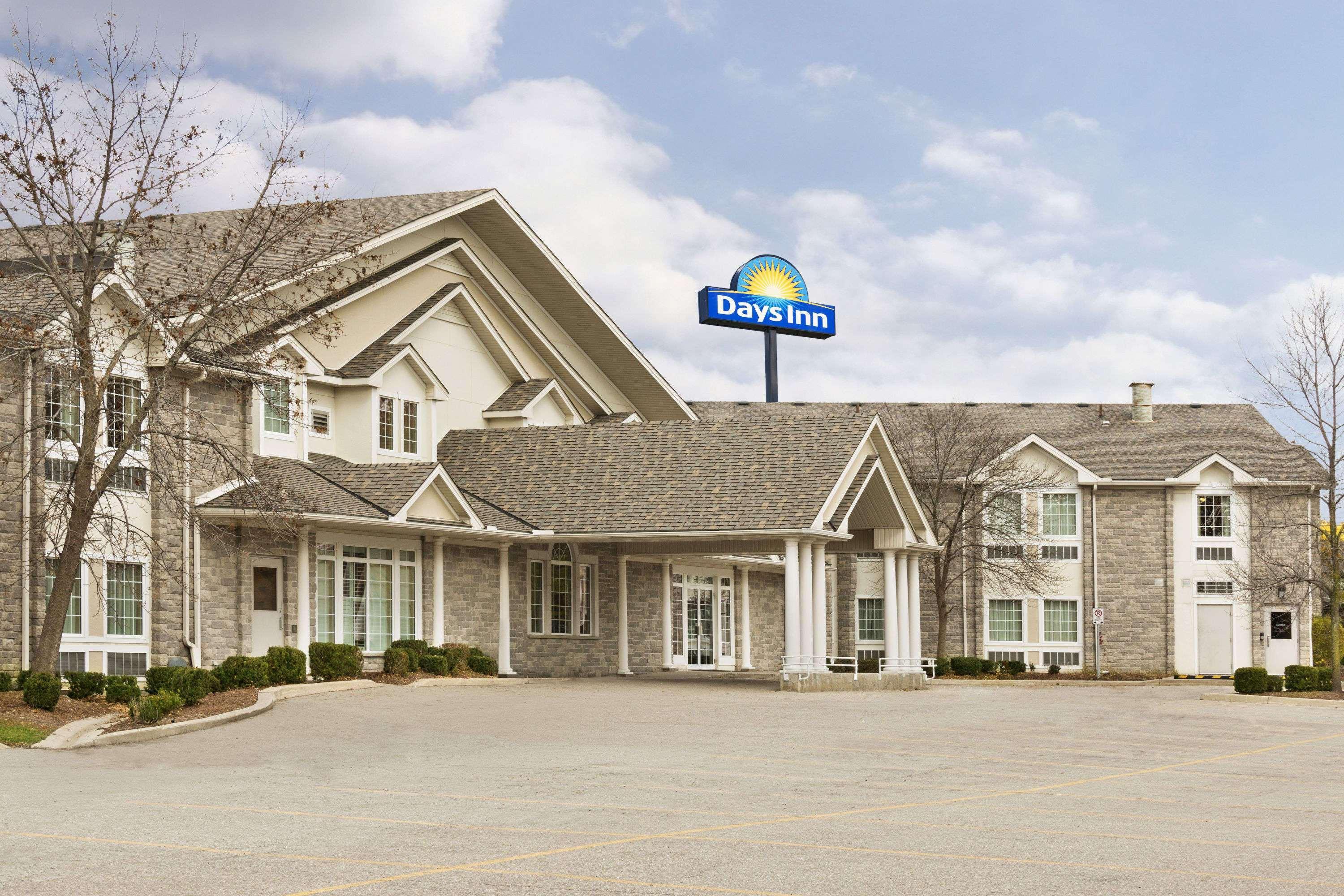 Days Inn By Wyndham Guelph Bagian luar foto