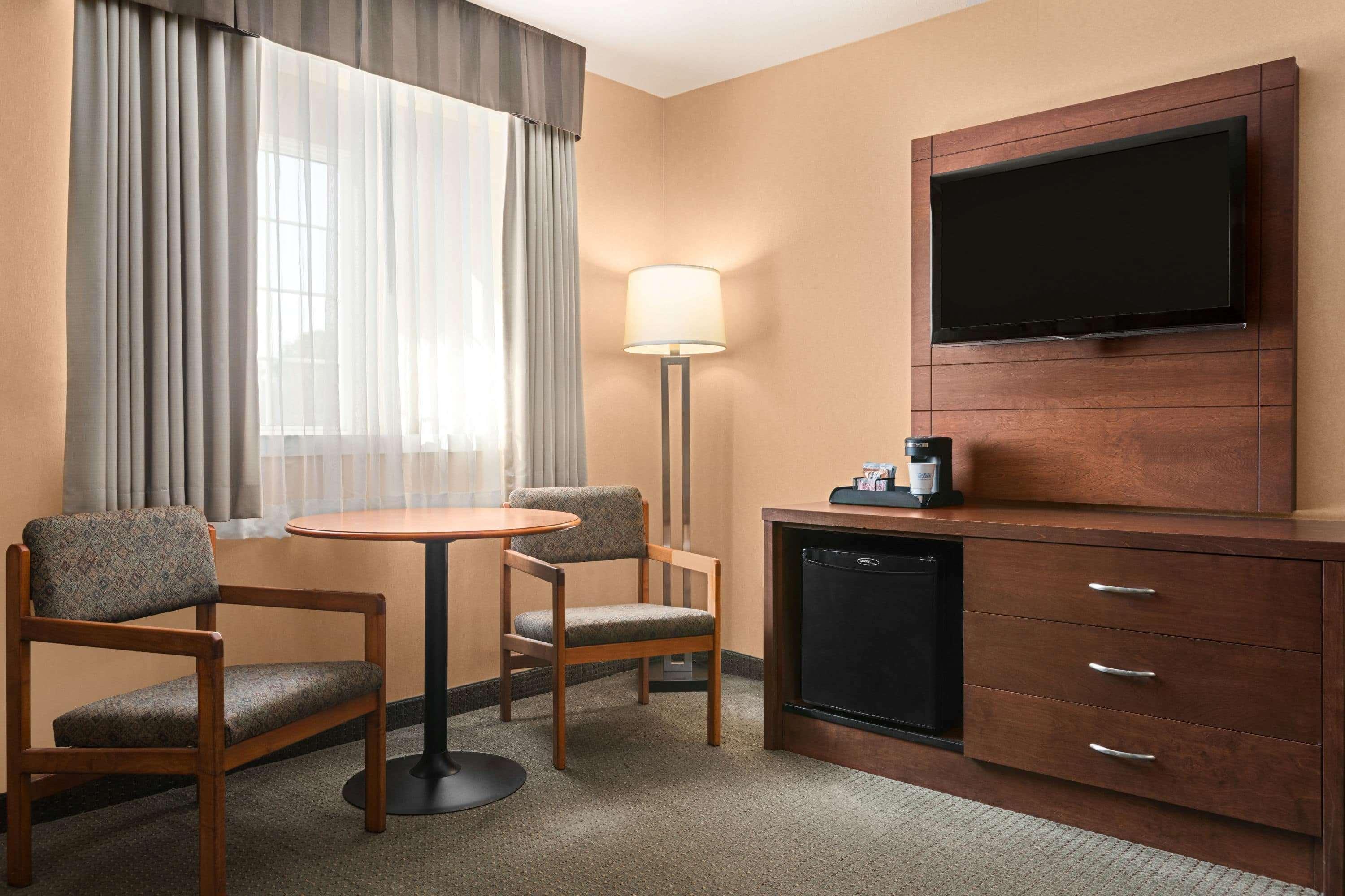 Days Inn By Wyndham Guelph Bagian luar foto