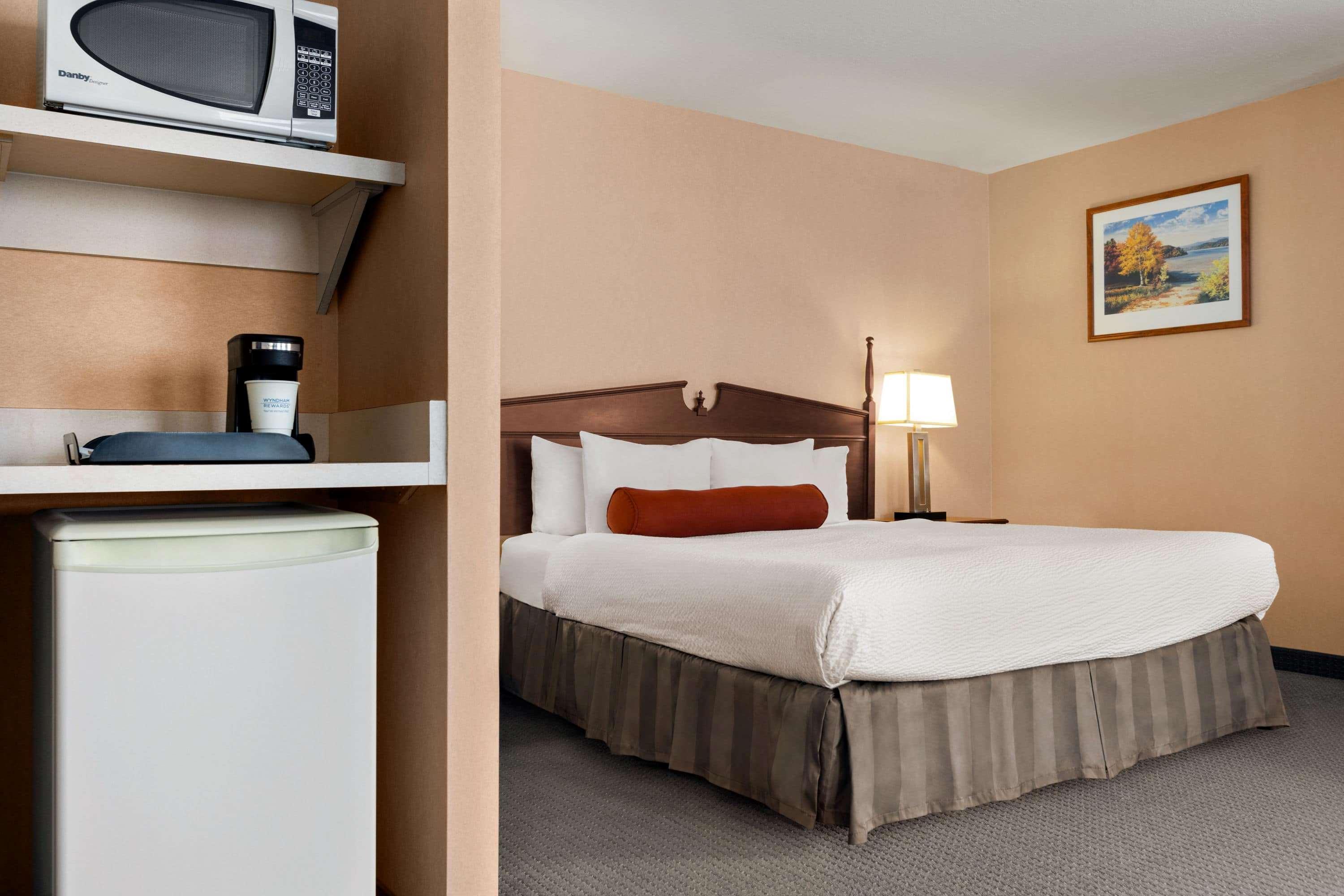 Days Inn By Wyndham Guelph Bagian luar foto