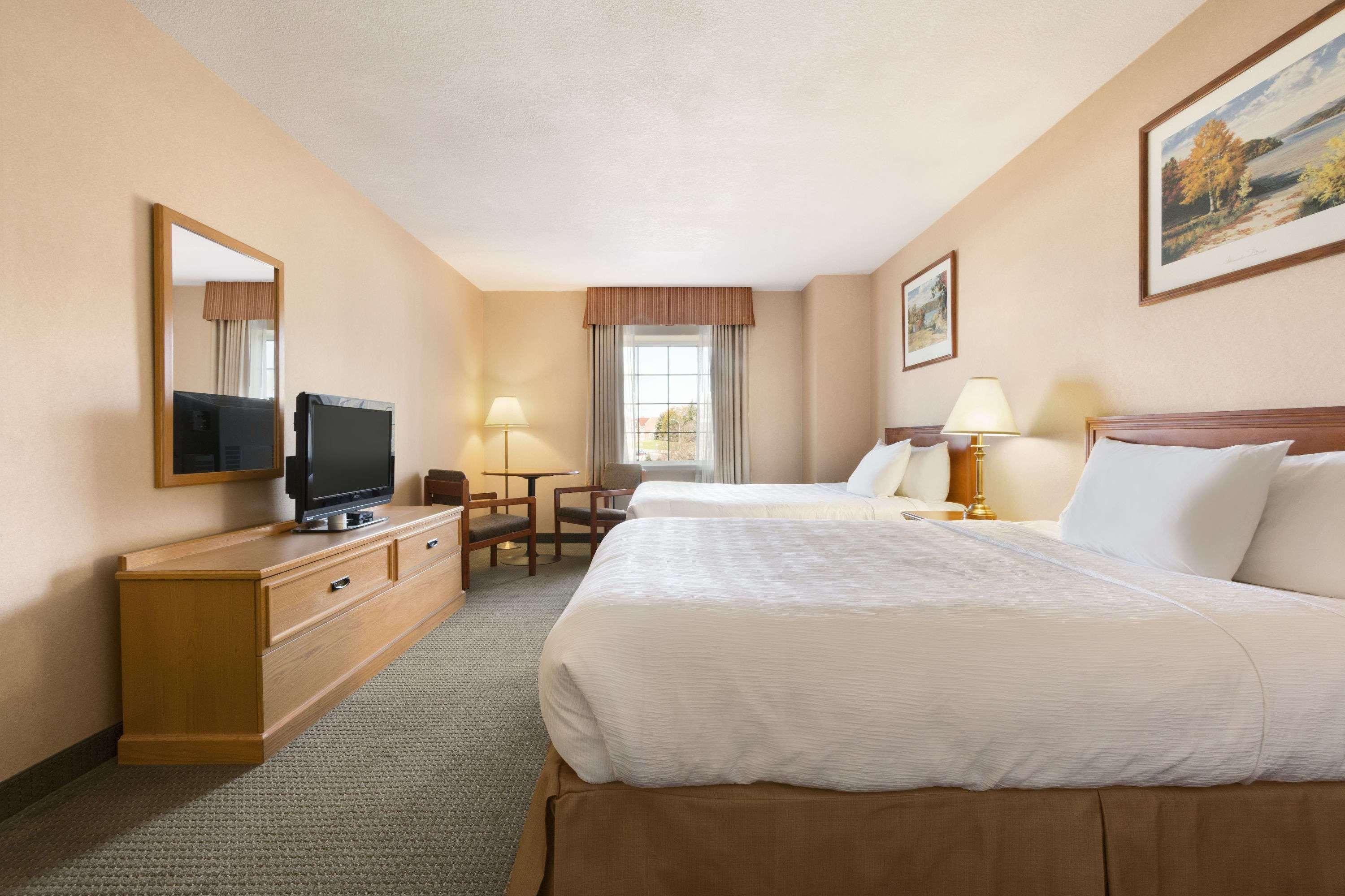 Days Inn By Wyndham Guelph Bagian luar foto