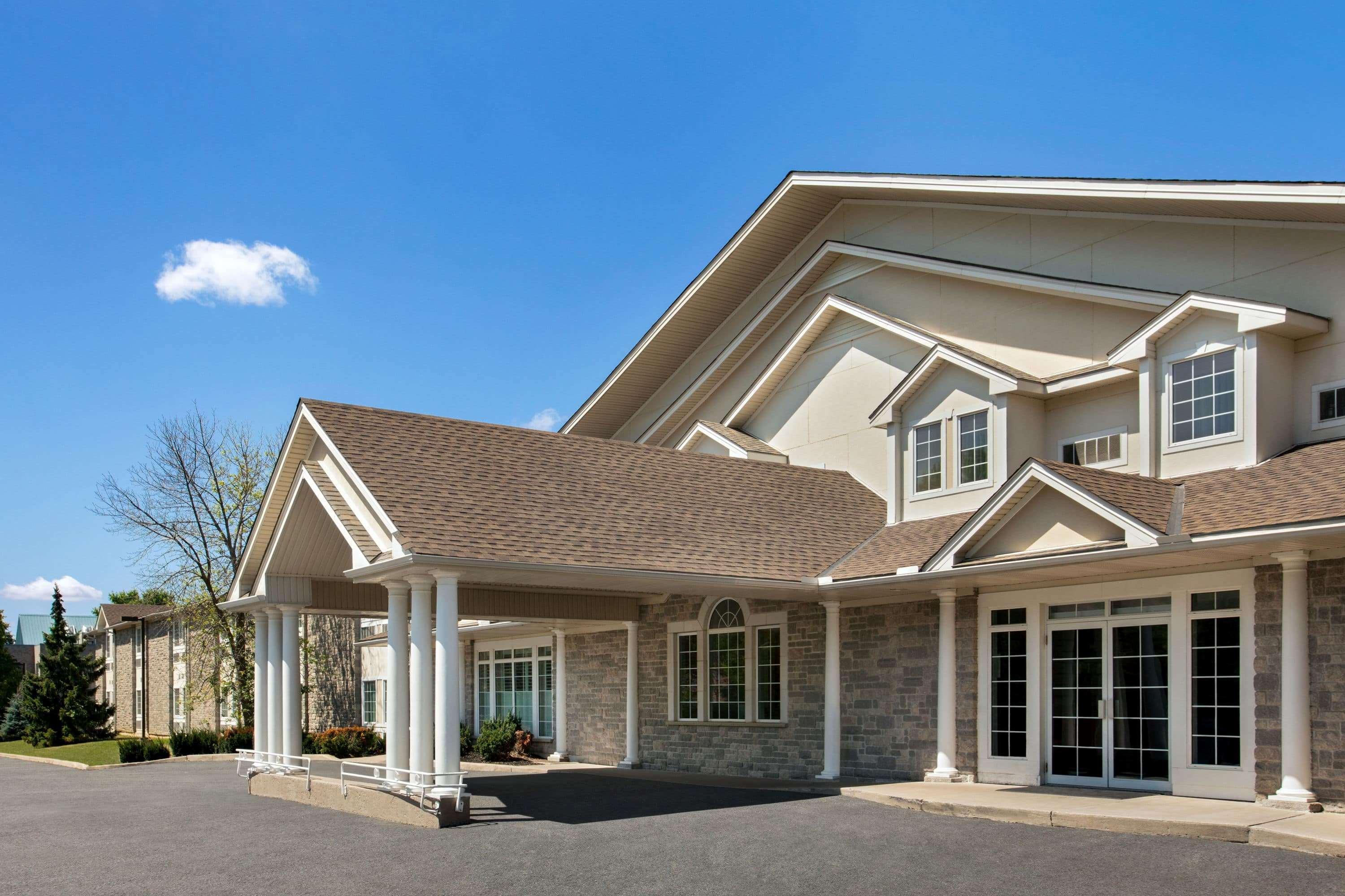 Days Inn By Wyndham Guelph Bagian luar foto