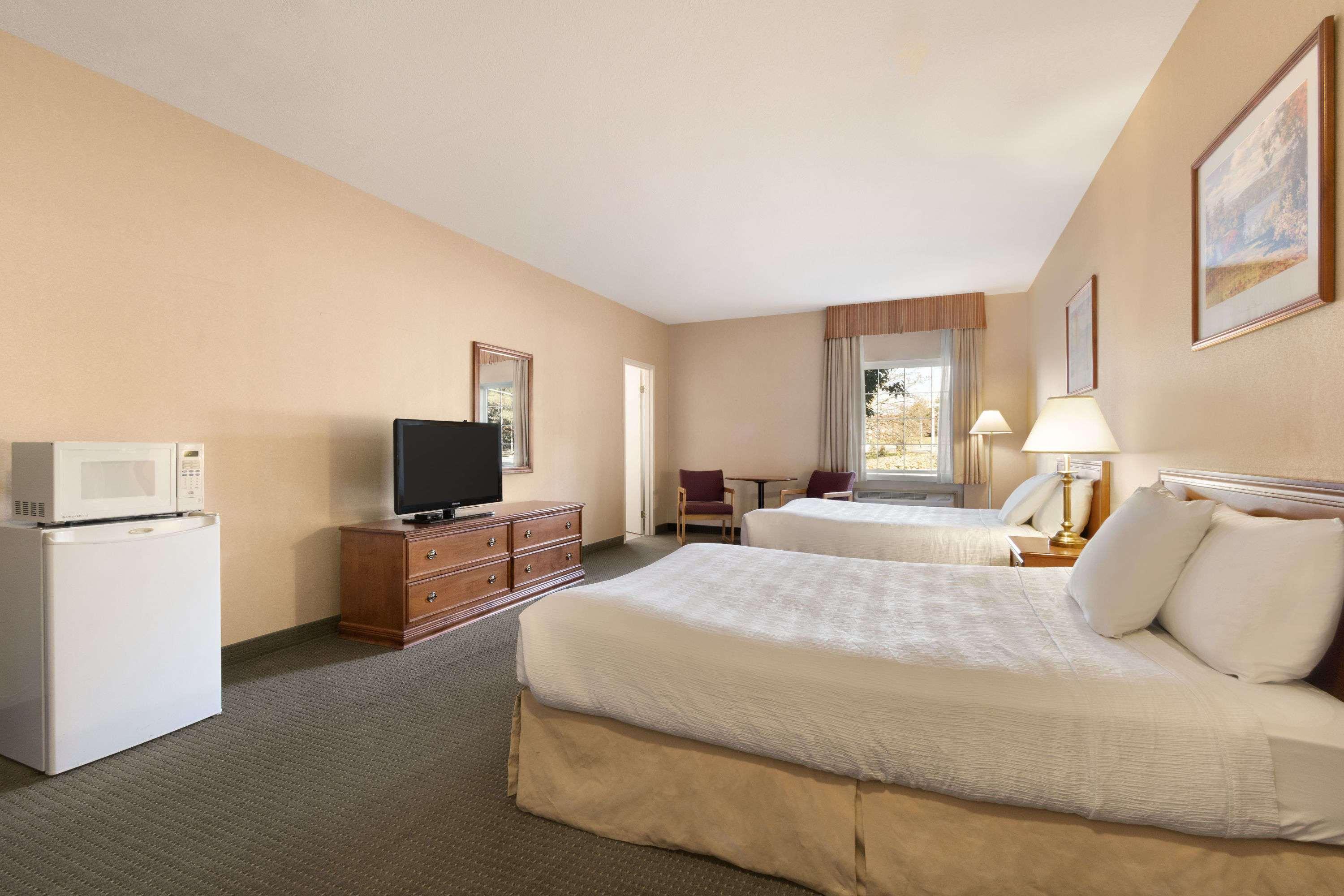 Days Inn By Wyndham Guelph Bagian luar foto