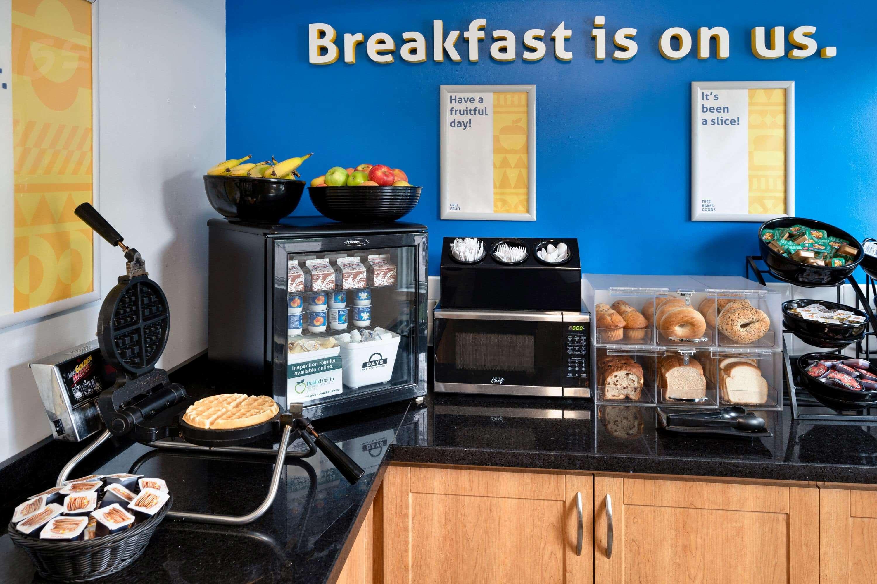 Days Inn By Wyndham Guelph Bagian luar foto