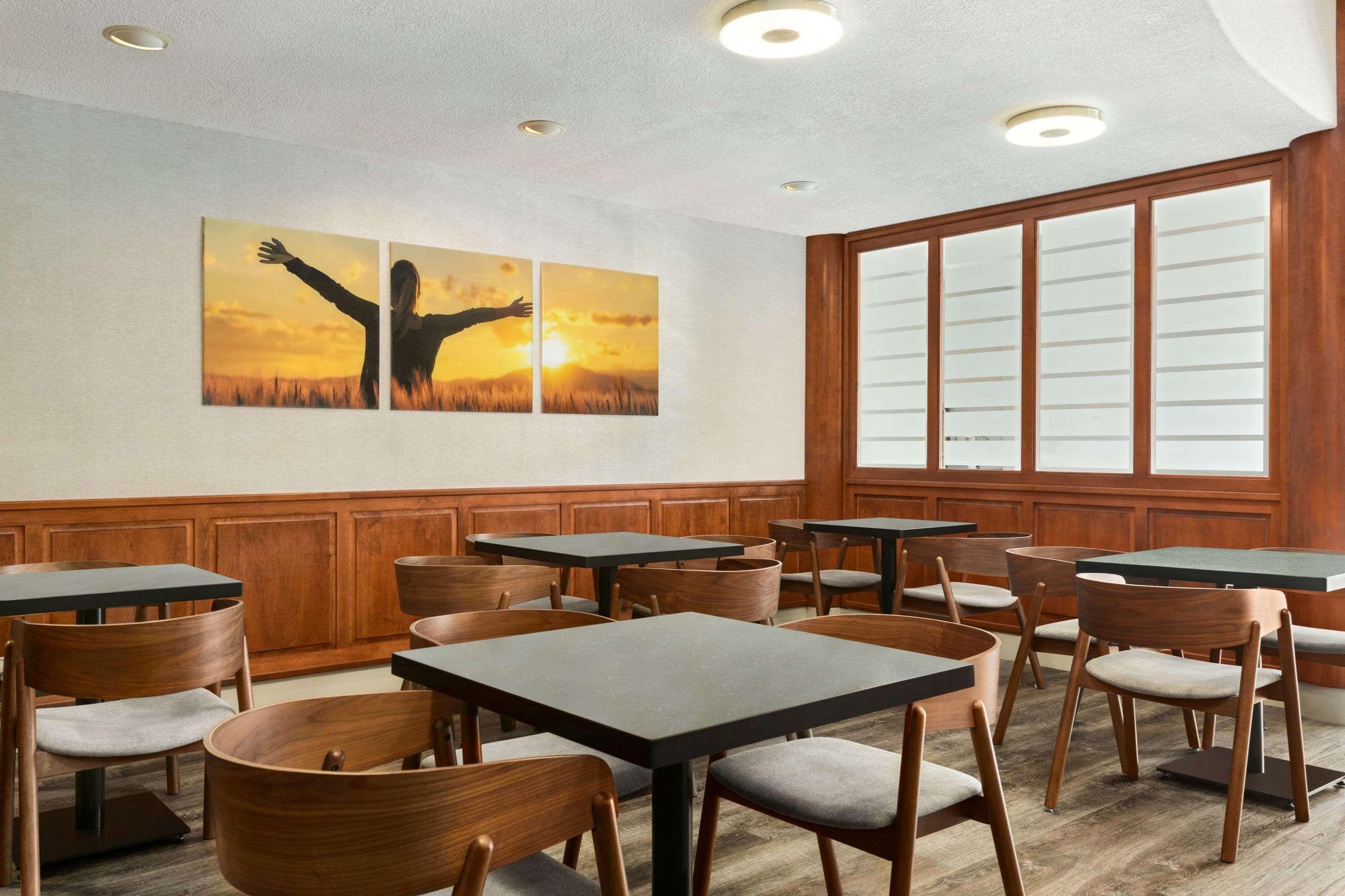Days Inn By Wyndham Guelph Bagian luar foto
