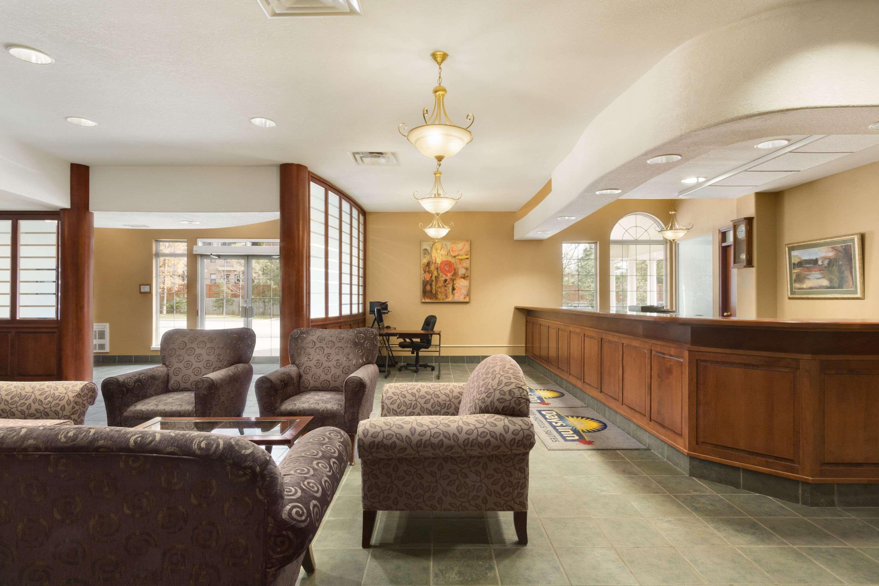 Days Inn By Wyndham Guelph Bagian luar foto
